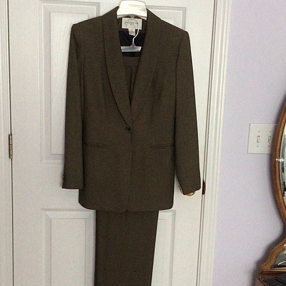 Jones of NY Shawl Collar Suit, brown small pattern fabric, ladies size 4